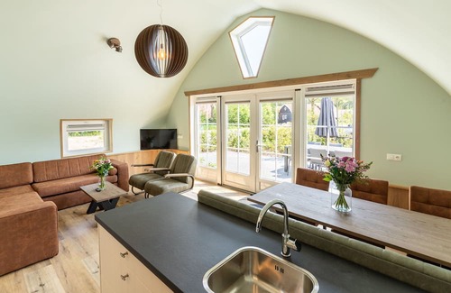 Baars Hütte | House with a terrace on the edge of the forest
