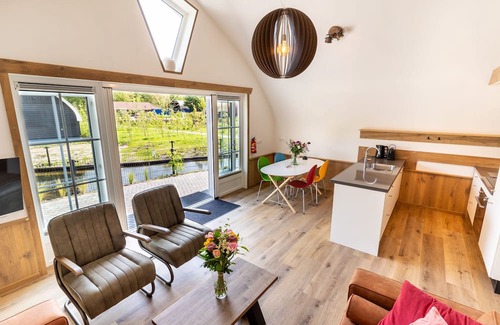 Baars Hütte | Modern house on a pond in a wooded area
