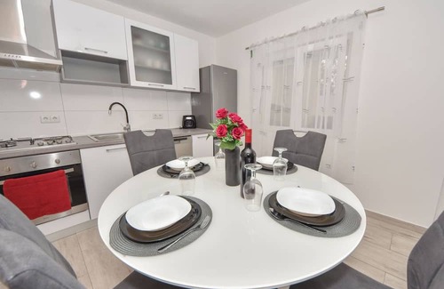 Maslenica Haus | Stunning private villa for 10 people with A/C, private pool, WIFI, TV, terrace and parking