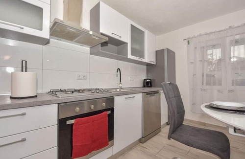 Maslenica Haus | Stunning private villa for 10 people with A/C, private pool, WIFI, TV, terrace and parking