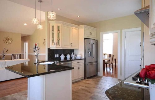 Carrying Place Haus | Luxury Lakeview Villa: Gateway to Winery Paradise