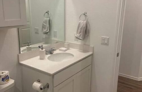 Leander Wohnung | Modern, 1 BR private suite with kitchen