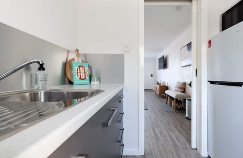 Riverside Wohnung | Cute and Cosy Studio with Parking & WiFi