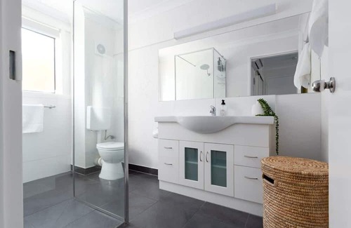 Riverside Wohnung | Cute and Cosy Studio with Parking & WiFi