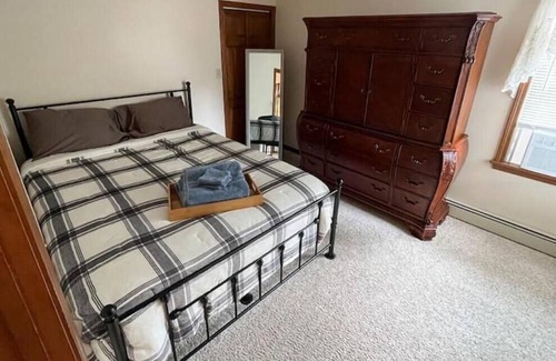 Croswell Haus | 4BR/2BA Farmhouse Sleeps 8, Pet Friendly!