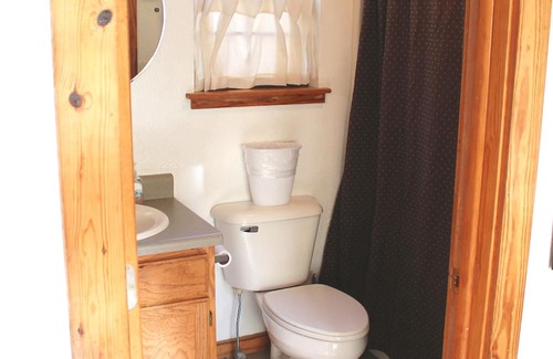 Huntsville Wohnung | Two Bedroom Tiny Home in the heart of the Ozark Wilderness