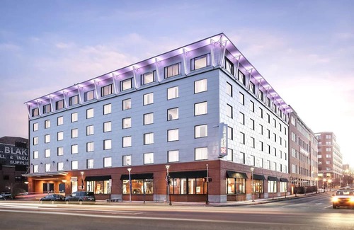 East Bayside Haus | Relax by the Bay: Portland Waterfront Hotel with Indoor Pool | 2 Units