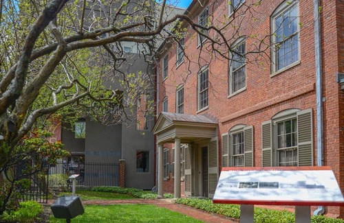 East Bayside Haus | Relax by the Bay: Portland Waterfront Hotel with Indoor Pool | 2 Units