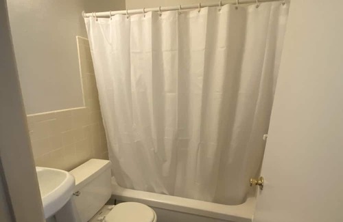 Florissant Wohnung | Quiet cozy apartment right off the highway! Next to 3 shopping plaza’s!