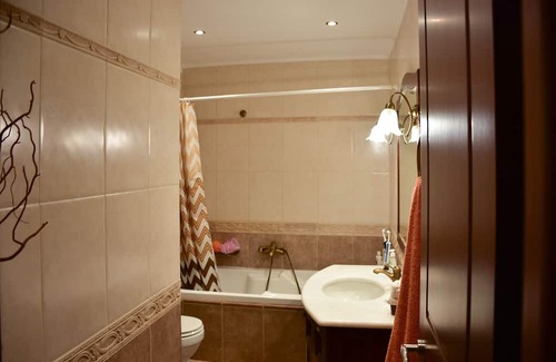 Gastouni Wohnung | Kiki’s 3BD apt. with Citrus Garden & BBQ