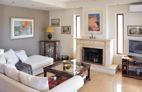 Gastouni Wohnung | Kiki’s 3BD apt. with Citrus Garden & BBQ