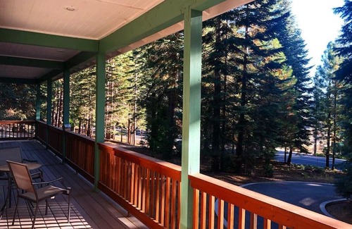 Susanville Haus | BEAUTIFUL LAKE VIEW IN LARGE 2600 sq ft CABIN IN LAKE ALMANOR COUNTRY CLUB