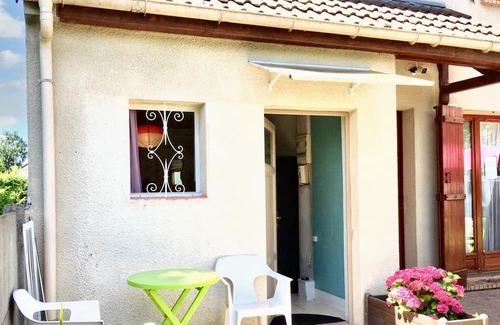 Pontault-Combault Wohnung | Homerez - Studio for 2 ppl. with garden and terrace at Pontault-Combault