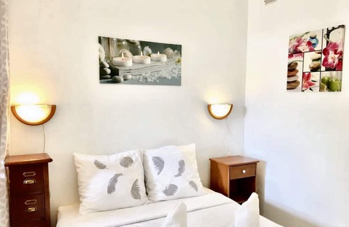 Pontault-Combault Wohnung | Homerez - Studio for 2 ppl. with garden and terrace at Pontault-Combault