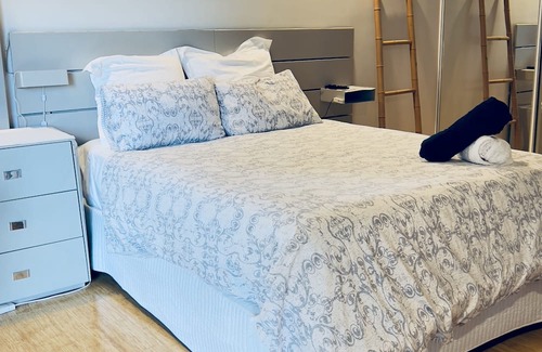Dickson Wohnung | Capital City Studio on Northbourne Ave, offering both comfort and functionality.