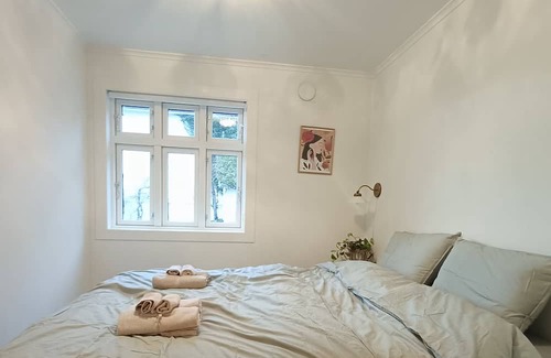 Ulstein Municipality Haus | Charming House in Ulsteinvik, Free Wifi and Parking