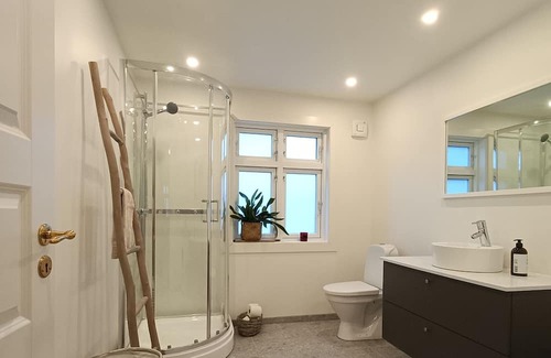 Ulstein Municipality Haus | Charming House in Ulsteinvik, Free Wifi and Parking