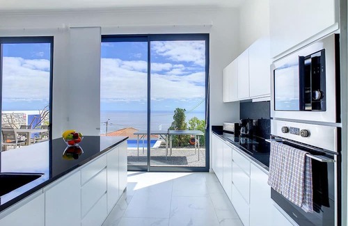 Estrela da Calheta Haus | Casa das Flores by LovelyStay