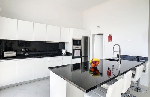 Estrela da Calheta Haus | Casa das Flores by LovelyStay