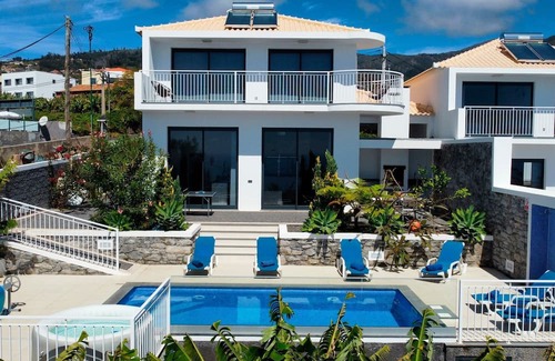 Estrela da Calheta Haus | Casa das Flores by LovelyStay