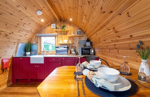 Clitheroe Kabine | Tranquil Luxury: Hot Tub, Firepit, & Sauna