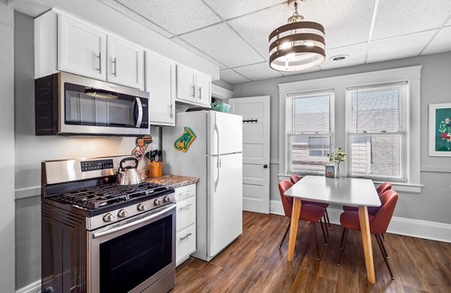 Wickliffe Haus | Large Groups: Entire Duplex Near Clinic & Downtown