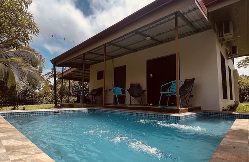 San Isidro de Grecia Kabine | EcoSky "Tranquil Retreat Near La Fortuna: Private Pool, Lake Access, and More!"