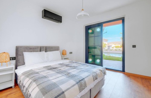 Alacati Wohnung | Luxury Flat w Balcony and Shared Pool in Alacati