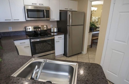 Weston Resort | Luxury One Bedroom and One Bathroom Unit with Full Amenities