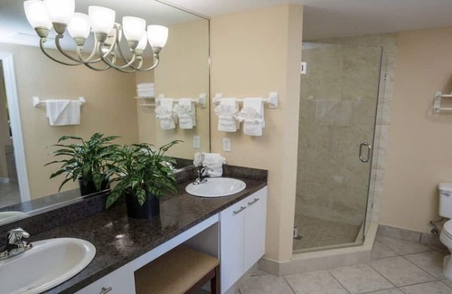 Weston Resort | Luxury One Bedroom and One Bathroom Unit with Full Amenities