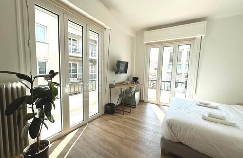 Kaisariani Wohnung | Deluxe Queen or 2 Single Beds - R3 with balcony