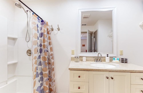 Knox City Haus | Recently renovated dog-friendly home with enclosed backyard, streaming, patio