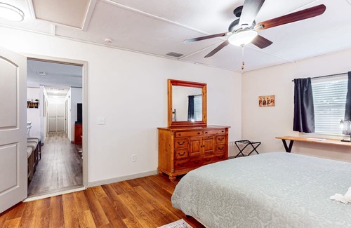 Knox City Haus | Recently renovated dog-friendly home with enclosed backyard, streaming, patio