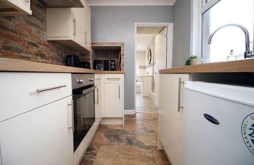 Abertillery Haus | Cosy 3BR Home| Scenic Views| Ideal for Walks & Work