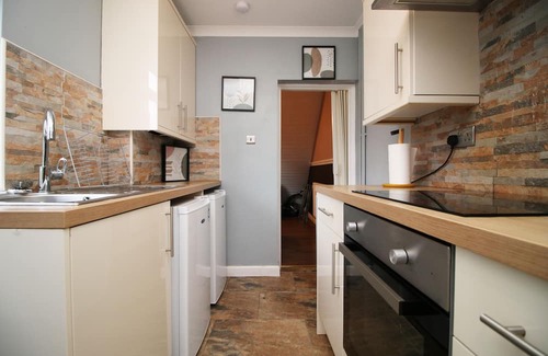 Abertillery Haus | Cosy 3BR Home| Scenic Views| Ideal for Walks & Work
