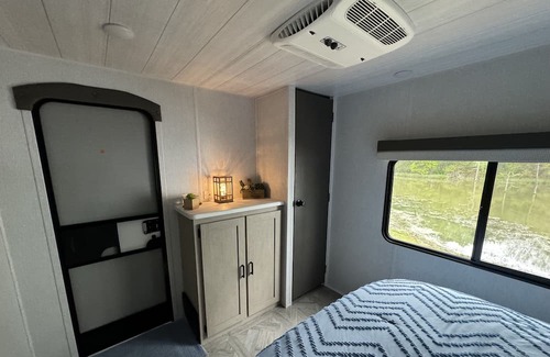 Alba Wohnmobilvermietung | Family and Pet-Friendly Camper Steps Away from Lake Fork!