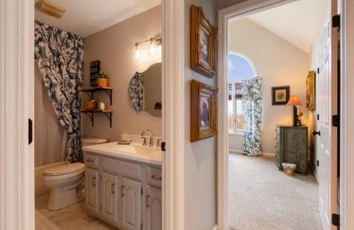 Buechel Haus | Welcome PGA Guests! Luxurious, Clean & Comfy! Playground for the kids, firepit