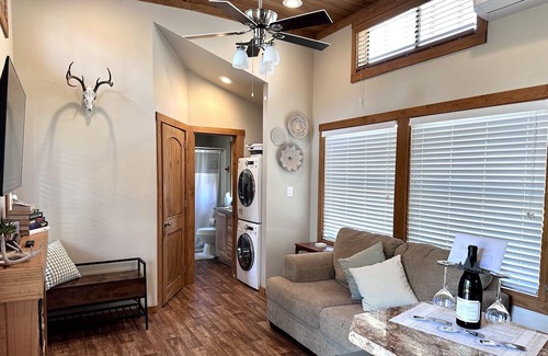 Lindale Kabine | Cozy cabin on the edge of the woods yet close to downtown Lindale.