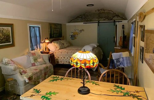 Mount Nebo Haus | Among the Oaks at Summersville Lake