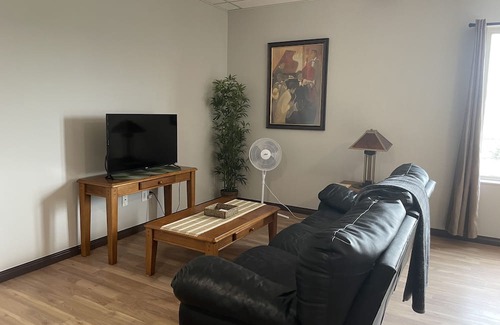 Lloydminster Wohnung | Move in Ready 1 Bedroom and Den with sleeping accomodation Apartment for 2