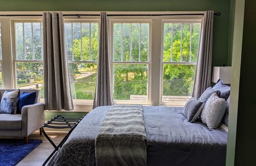 Davenport Haus | ~Eclectic~Modern Davenport Suite