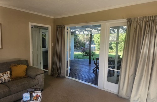 Holdens Bay Haus | Holden's Bay Hideaway MBT