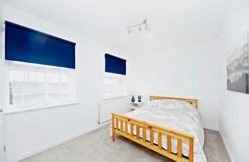 Purley Haus | 5BR Family Home Close to Parks and City Links
