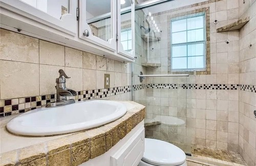 Farmers Branch Haus | Sunny & Spacious Perfectly Located Home in Lovely Farmers Branch