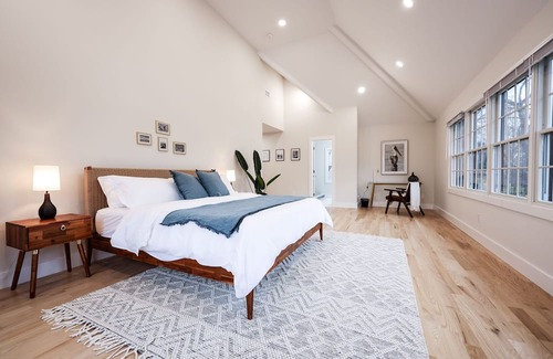 Bellport Haus | Bellport Luxury Pool Retreat w/3BR