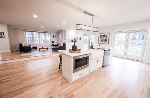 Bellport Haus | Bellport Luxury Pool Retreat w/3BR