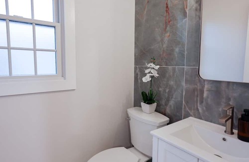 Bellport Haus | Bellport Luxury Pool Retreat w/3BR