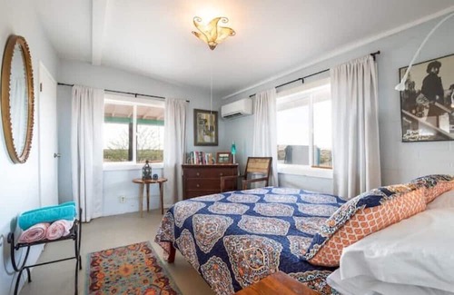 Wonder Valley Kabine | Secluded JT Desert Cabin w/Mt View/Hot tub/Stars & Outdoor Shower. Fenced/dogs!