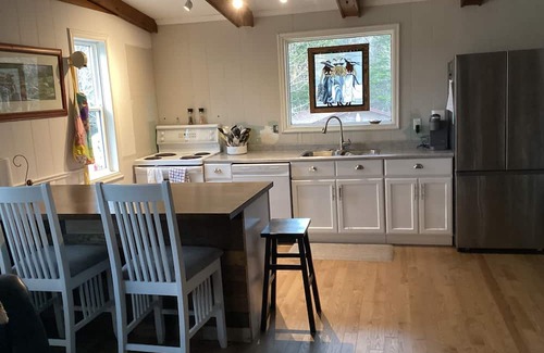 Terra Nova Hütte | Beautiful cottage on a quiet pond, less than an hour from St. John’s.