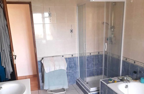 Mormant Haus | Homerez - Spacious house for 7 ppl. with garden and terrace at Mormant